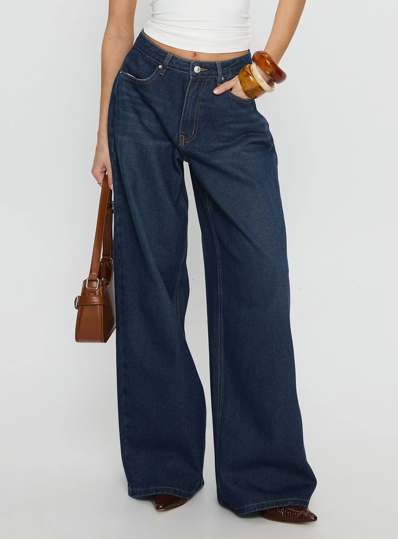 Naylor Mid Rise Wide Leg Jeans Mid Blue Denim - Image 2