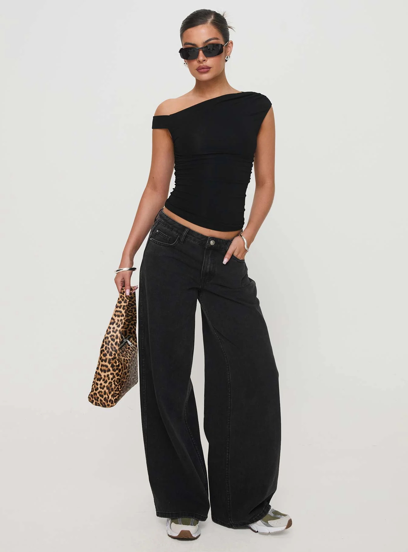 Ramos Low Rise Wide Leg Jeans Washed Black Petite - Image 3
