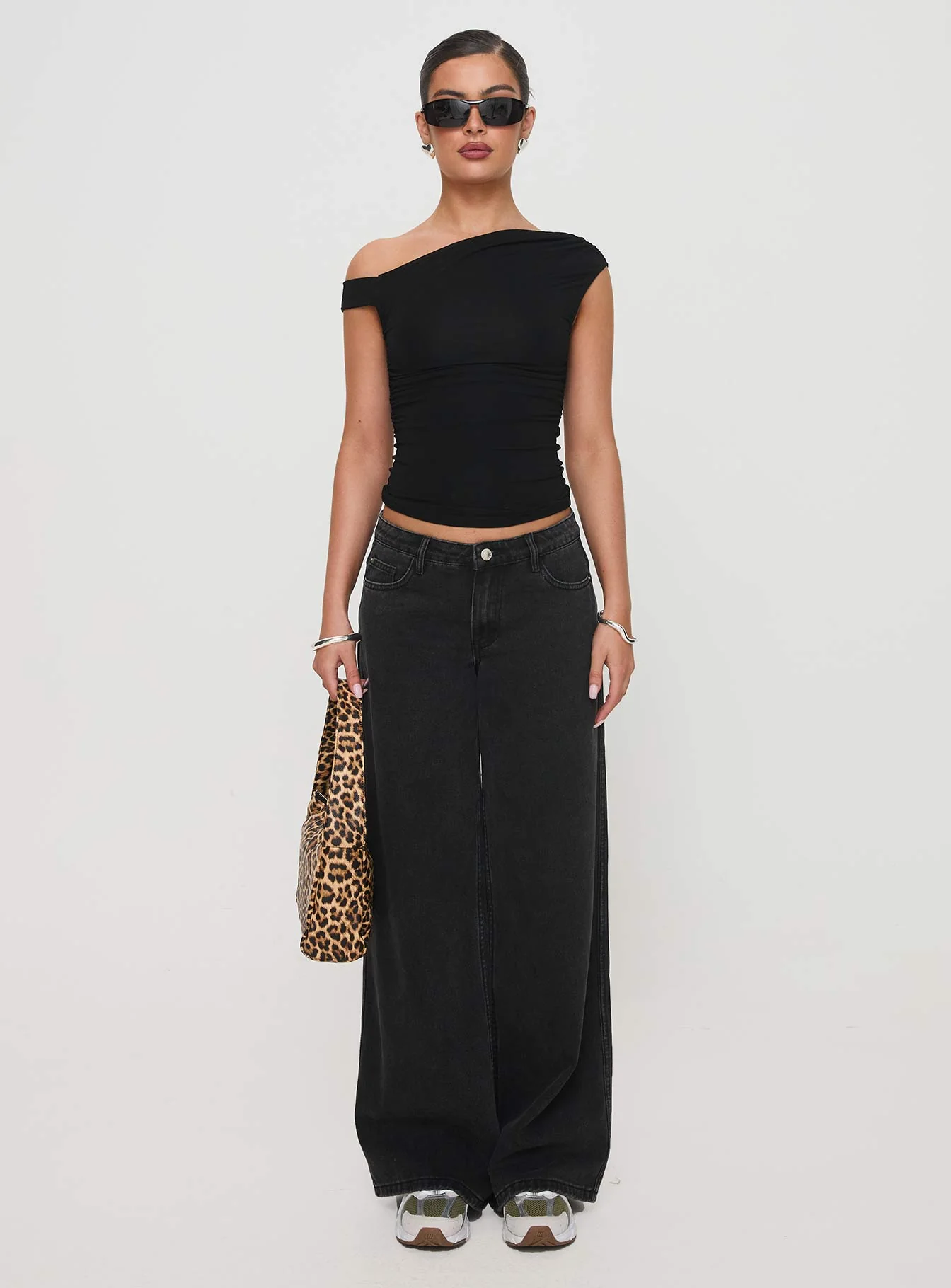 Ramos Low Rise Wide Leg Jeans Washed Black Petite - Image 7