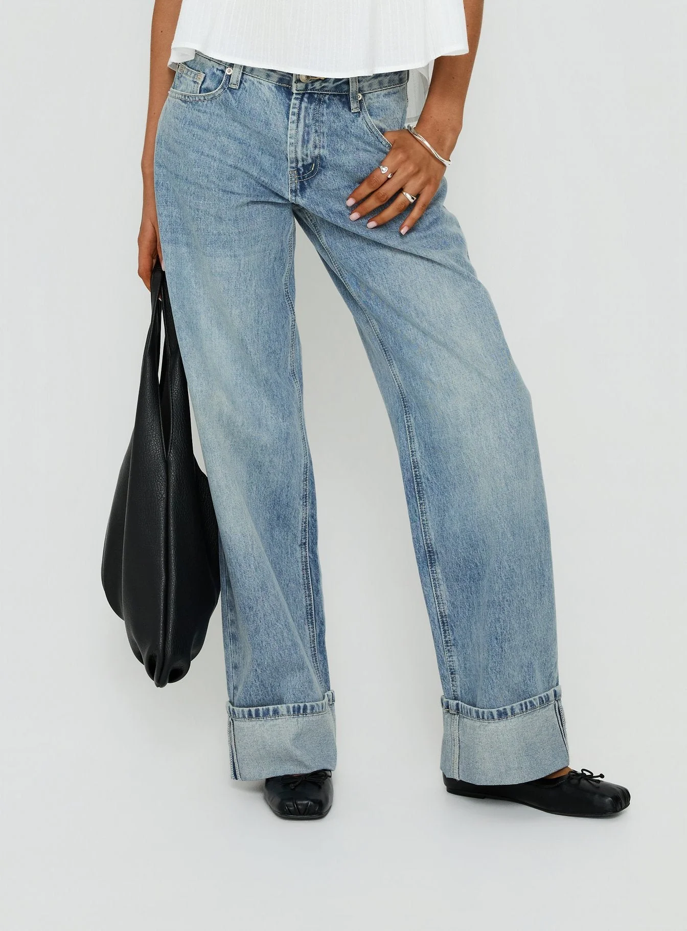 Serenitia Mid Rise Relaxed Cuff Jeans Light Vintage Wash - Image 2